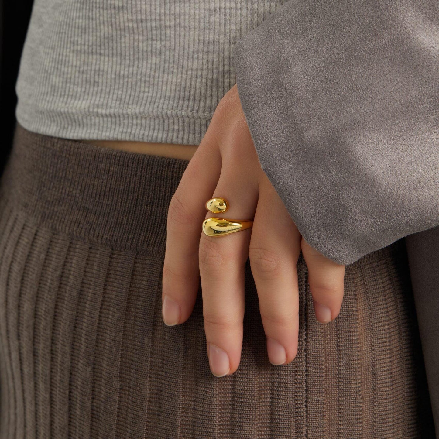 Adjustable teardrop-shaped gold and silver ring with 8mm waterdrop design by Arza Accessories, perfect for everyday or party wear 7