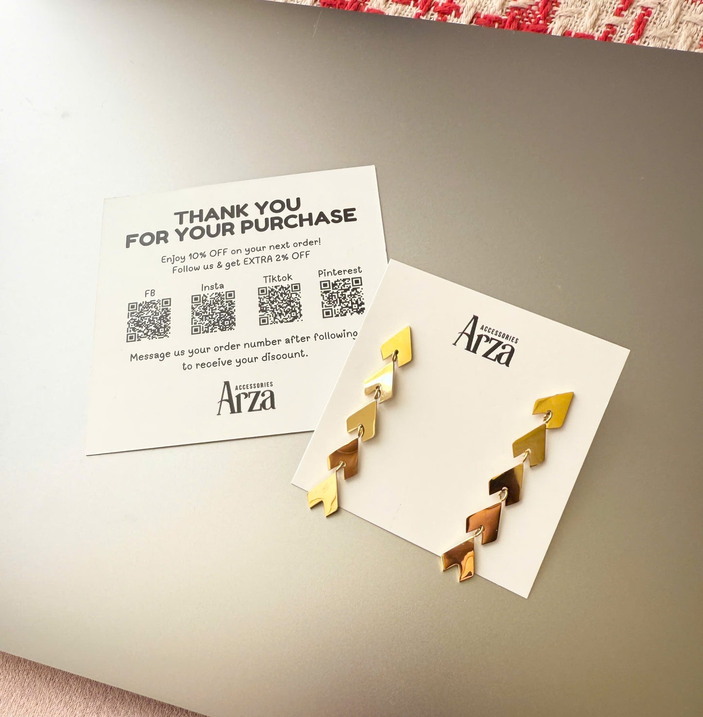Romantic gold-tone heart-shaped dangle earrings (5cm) by Arza Accessories - perfect party and gift jewelry for special occasions 121