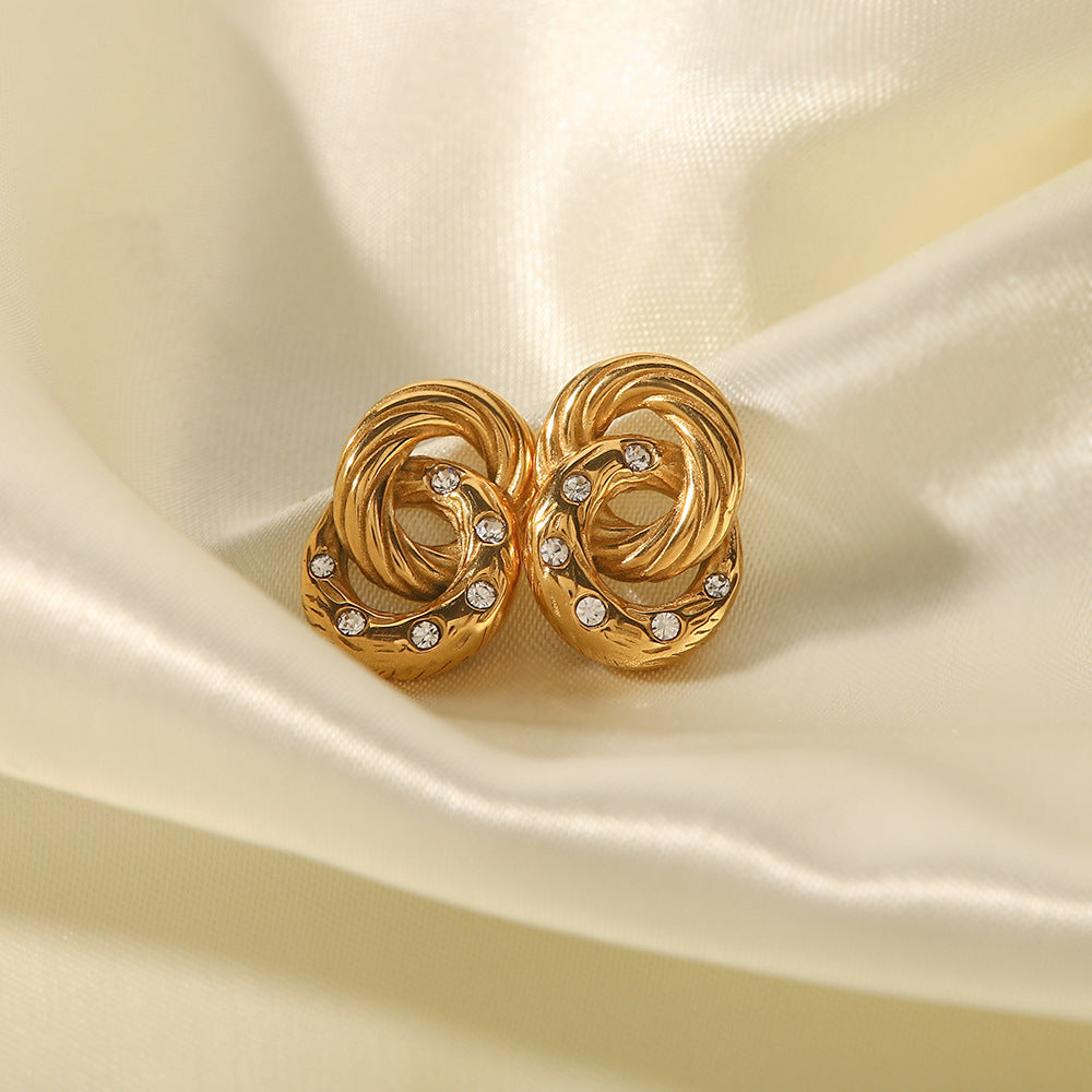 Delicate gold-tone slim hoop earrings (1.1mm) for women, made of lightweight stainless steel. 3