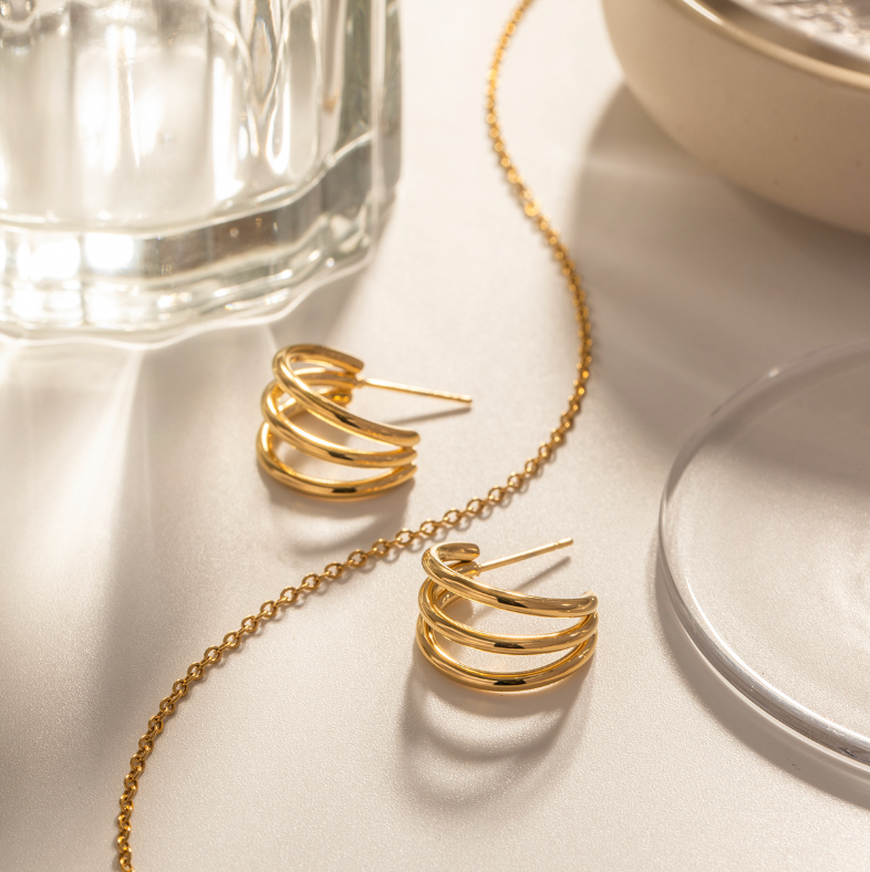 Hypoallergenic lightweight gold earrings (1.9cm) for women, simple elegant everyday and party jewelry - 8