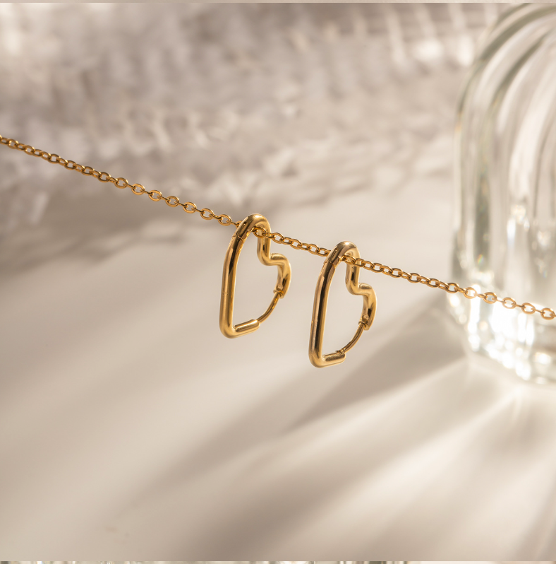Hypoallergenic lightweight gold heart earrings (2cm) for women - everyday and party jewelry - 7