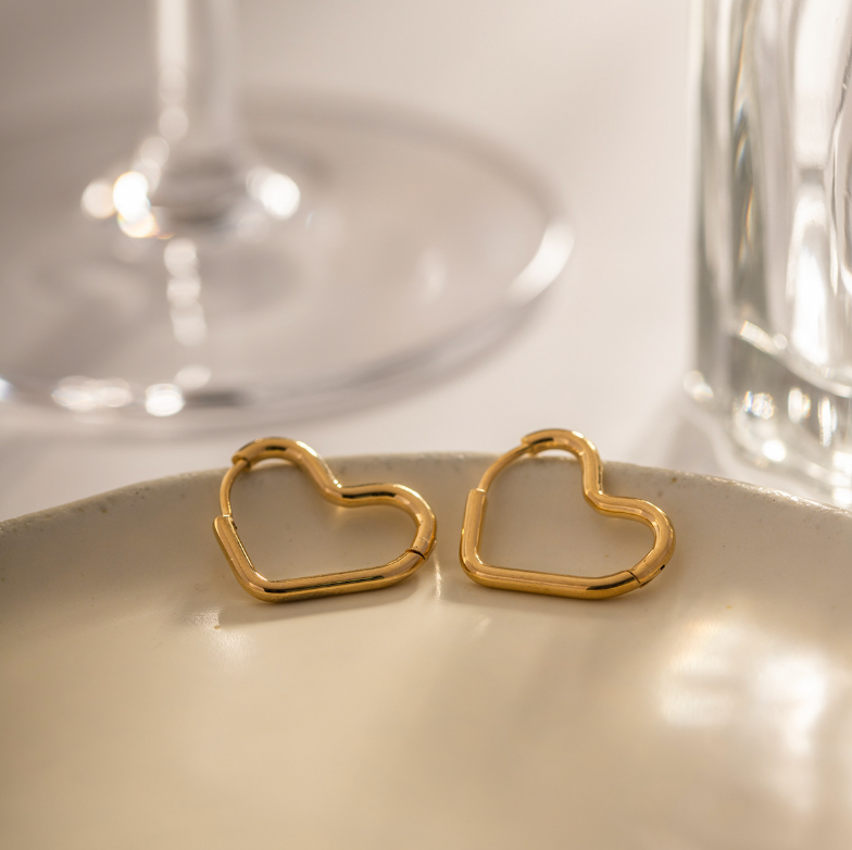 Hypoallergenic lightweight gold heart earrings (2cm) for women - everyday and party jewelry - 9