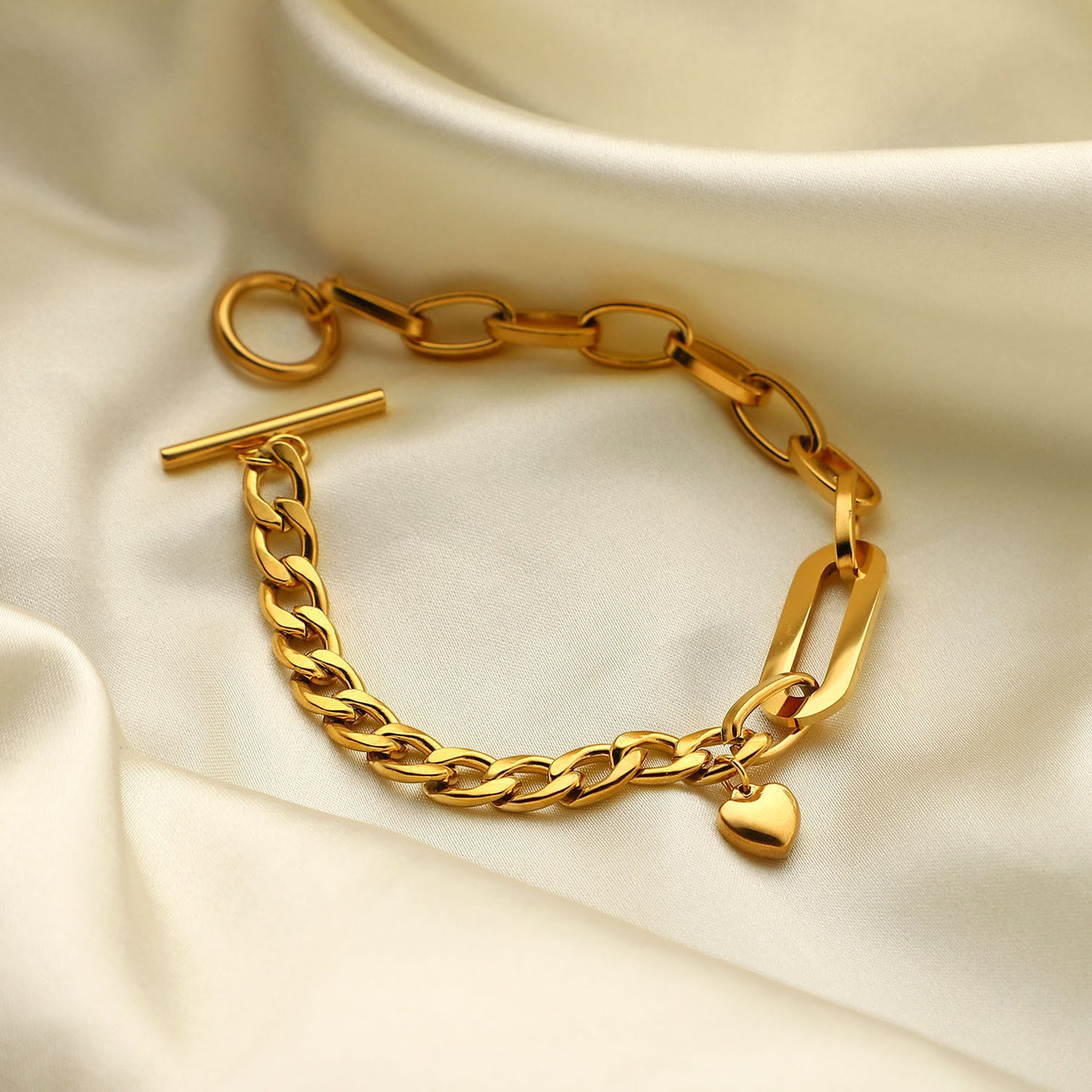 Minimalist adjustable gold chain bracelet for women – lightweight (14.7g) and versatile for everyday wear. 6