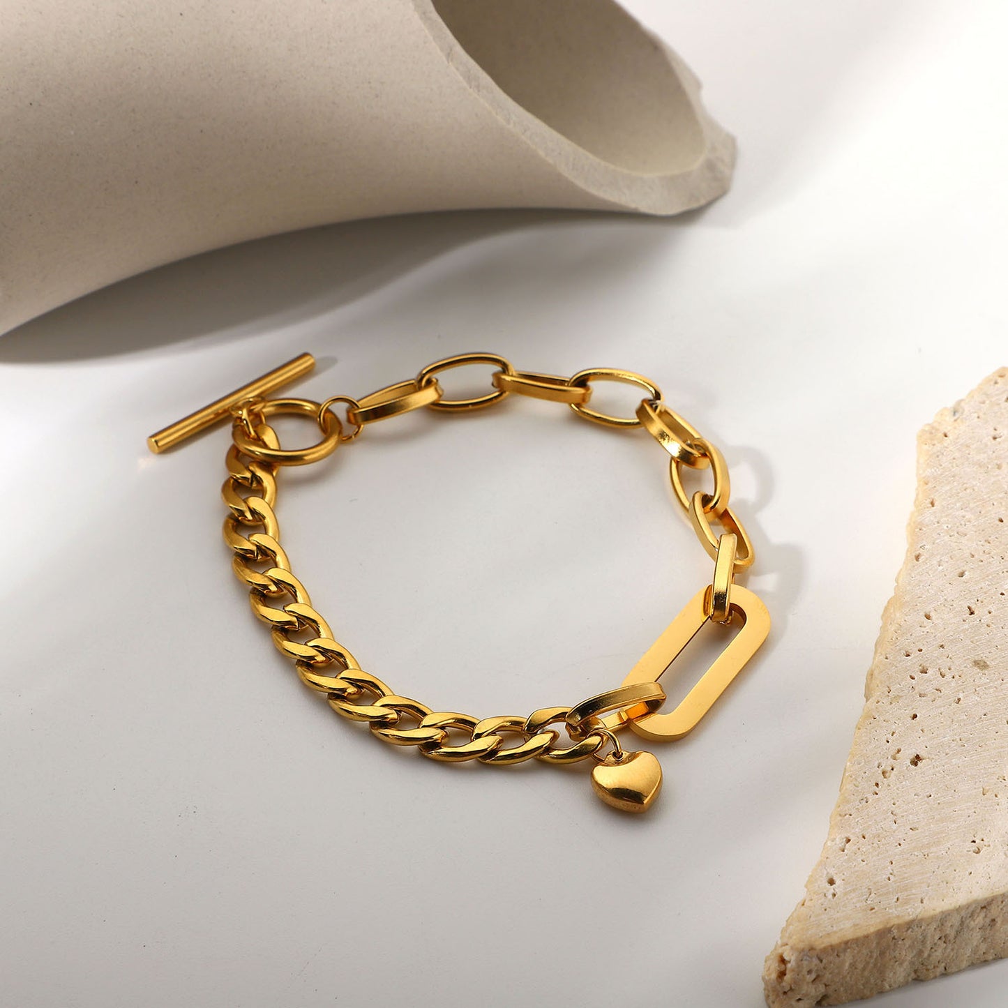 Minimalist adjustable gold chain bracelet for women – lightweight (14.7g) and versatile for everyday wear. 7