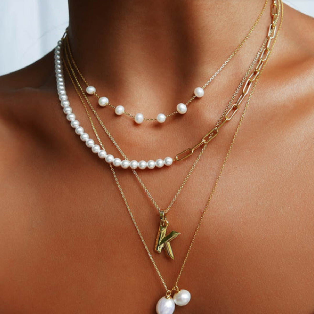 Minimalist gold necklace with pearl accent showing adjustable 40+5cm chain and delicate 2.15g design 4