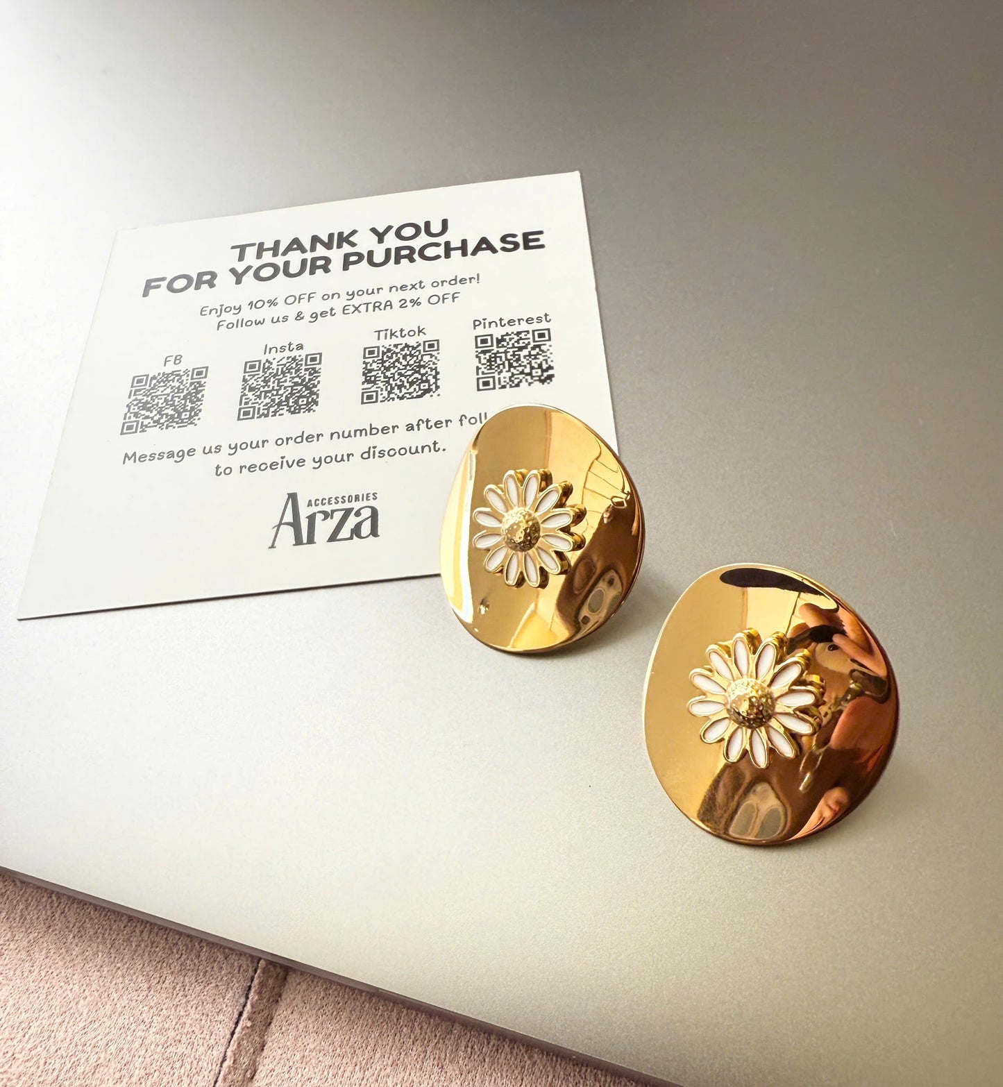 White Daisy Gold-Tone Party Earrings for Women - Floral Stainless Steel Statement Jewelry, Lightweight 11.25g Hypoallergenic Glamorous Evening Wear | Arza Accessories