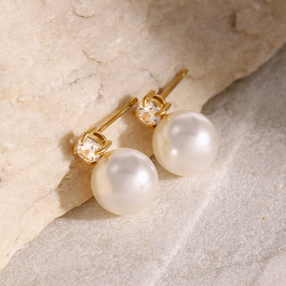 Gold-tone stainless steel pearl stud earrings, 1.4cm diameter with 0.99cm pearl, waterproof and hypoallergenic 5
