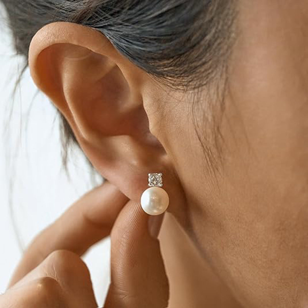 Gold-tone stainless steel pearl stud earrings, 1.4cm diameter with 0.99cm pearl, waterproof and hypoallergenic 6