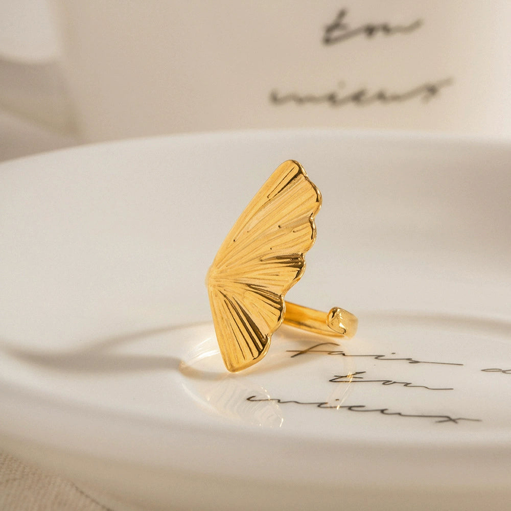 Adjustable gold statement ring featuring bold ginkgo leaf design - botanical-inspired everyday jewelry (3.38g)-4