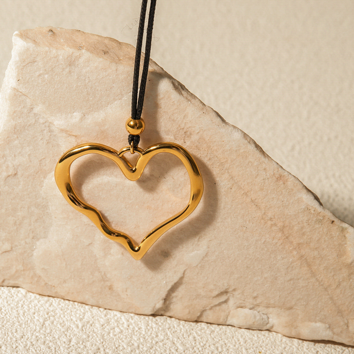 Gold choker necklace with 3.95cm minimalist pendant showing adjustable 149cm length and 12.49g design 4