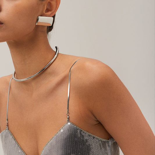 Close-up view of Arza's two-tone geometric rectangle earrings showing gold and silver metal detailing (4.4cm statement jewelry) - 1
