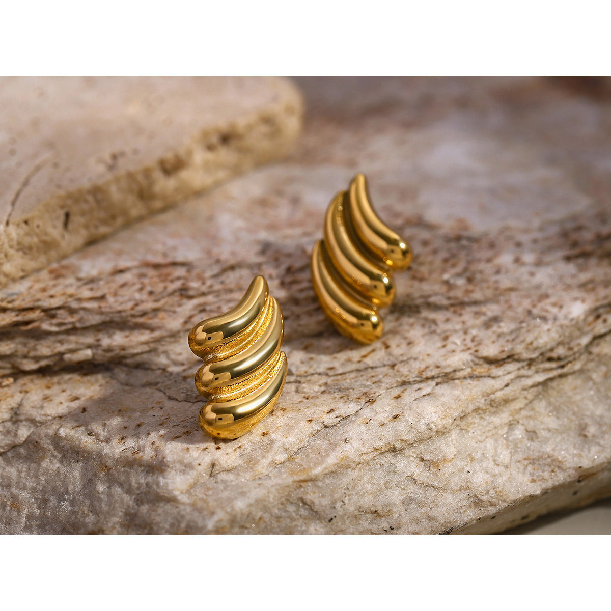 Trendy gold-tone glamorous hoop earrings (2.75cm) in stainless steel by Arza Accessories - perfect party statement jewelry for special occasions 5