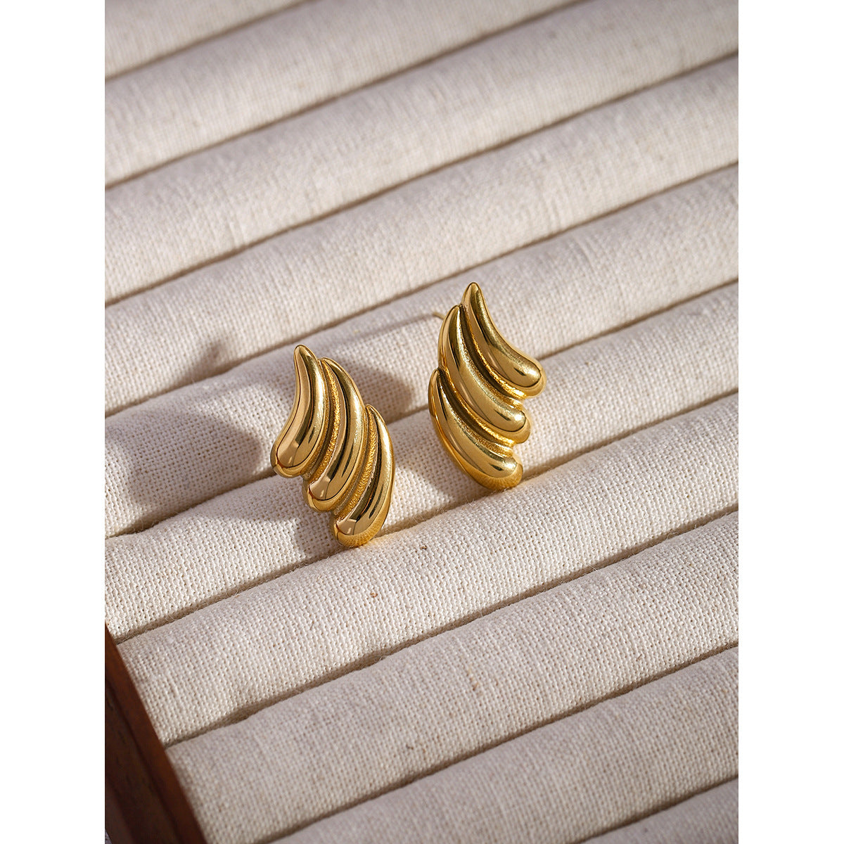 Trendy gold-tone glamorous hoop earrings (2.75cm) in stainless steel by Arza Accessories - perfect party statement jewelry for special occasions 6