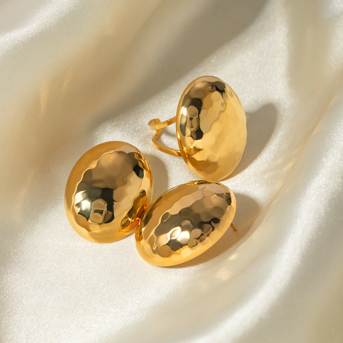"3cm gold bow earrings - minimalist dangle jewelry for women"

"2.78cm silver bow earrings (1.95cm inner diameter) - lightweight design"

"2.16cm gold/silver bow stud earrings - everyday hypoallergenic jewelry" 7