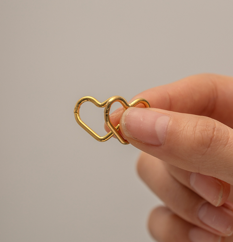 Hypoallergenic lightweight gold heart earrings (2cm) for women - everyday and party jewelry - 4