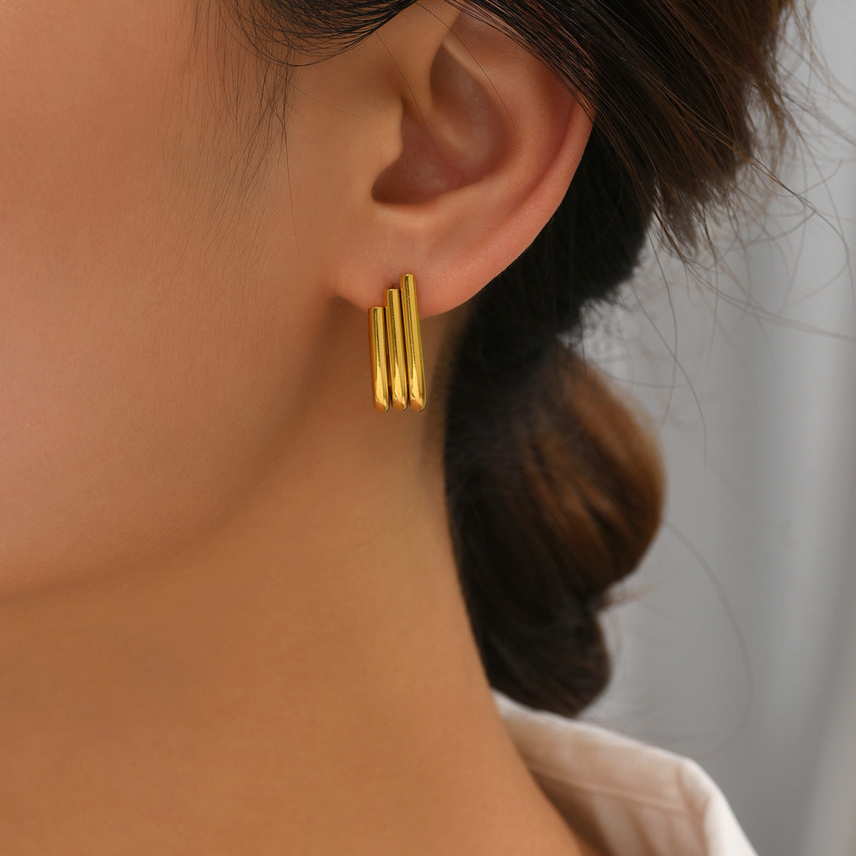 Hypoallergenic gold threader earrings (1.6cm) - minimalist jewelry for women 12