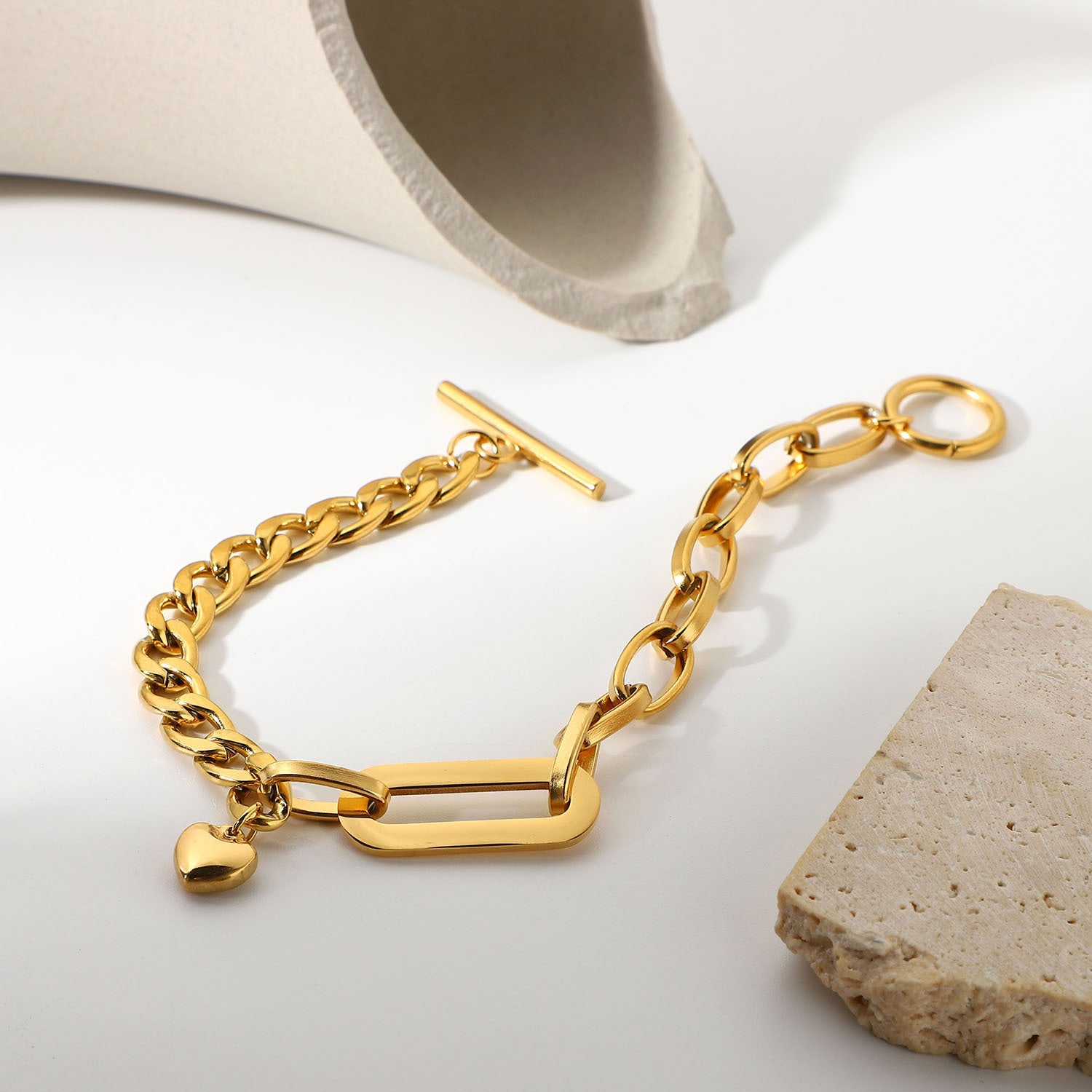 Minimalist adjustable gold chain bracelet for women – lightweight (14.7g) and versatile for everyday wear. 5