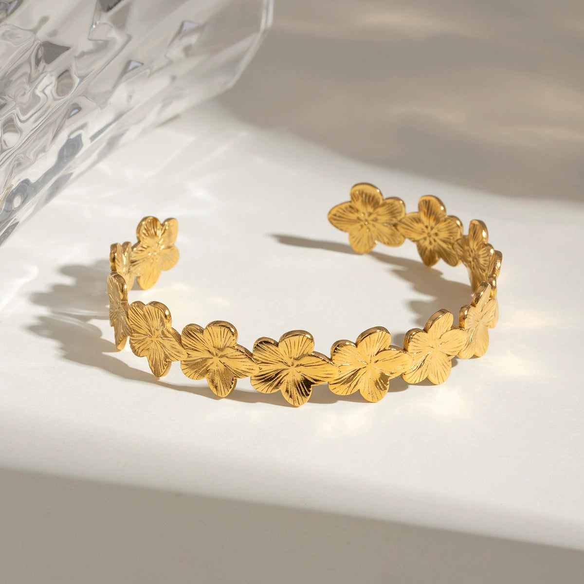 Adjustable gold floral bracelet for women – stainless steel, waterproof, and hypoallergenic. 2