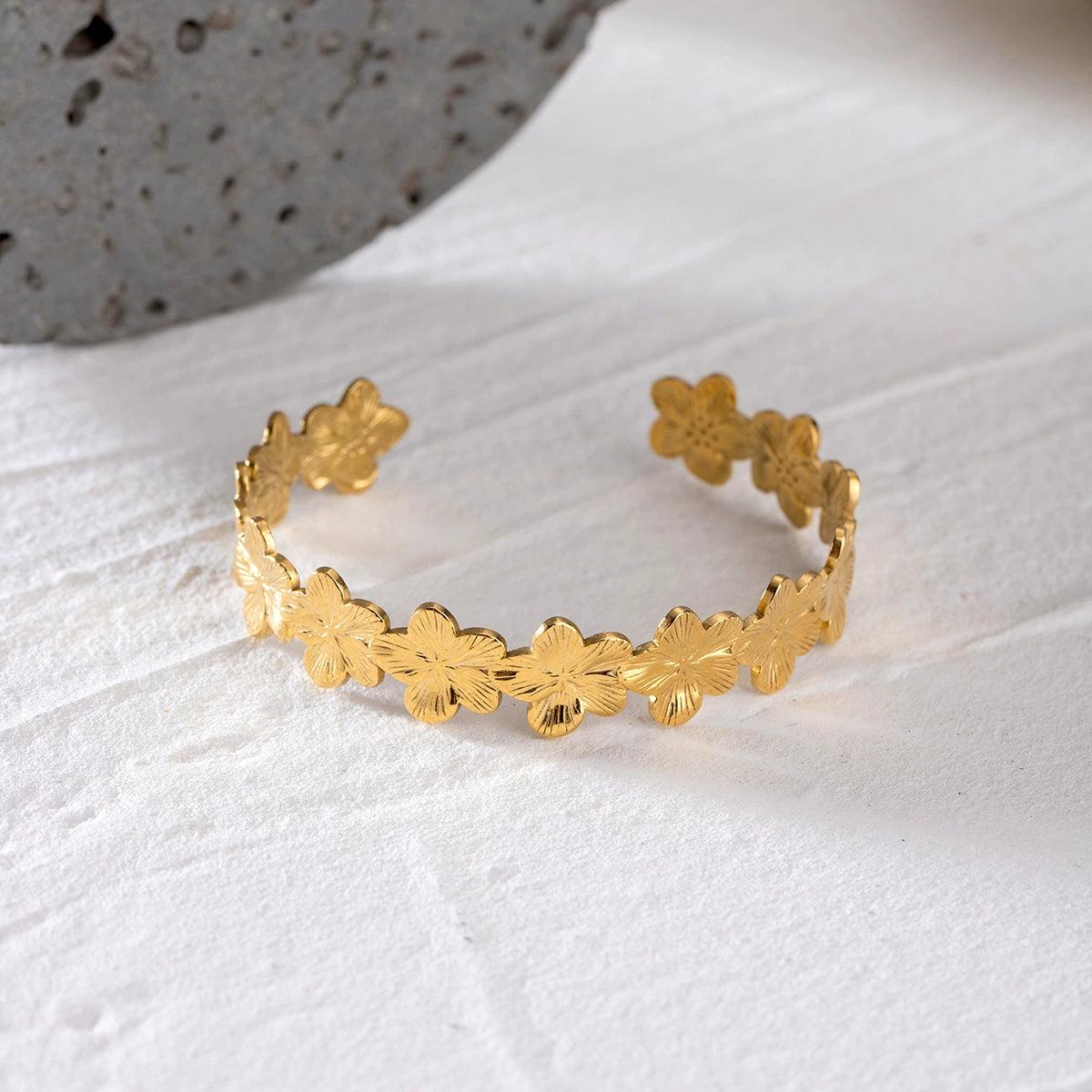 Adjustable gold floral bracelet for women – stainless steel, waterproof, and hypoallergenic. 3