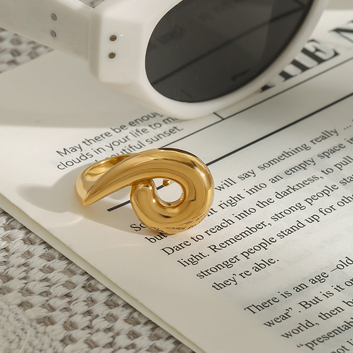 Gold twisted adjustable ring with spiral design - 17mm hypoallergenic jewelry for swollen fingers | Arza Accessories 4