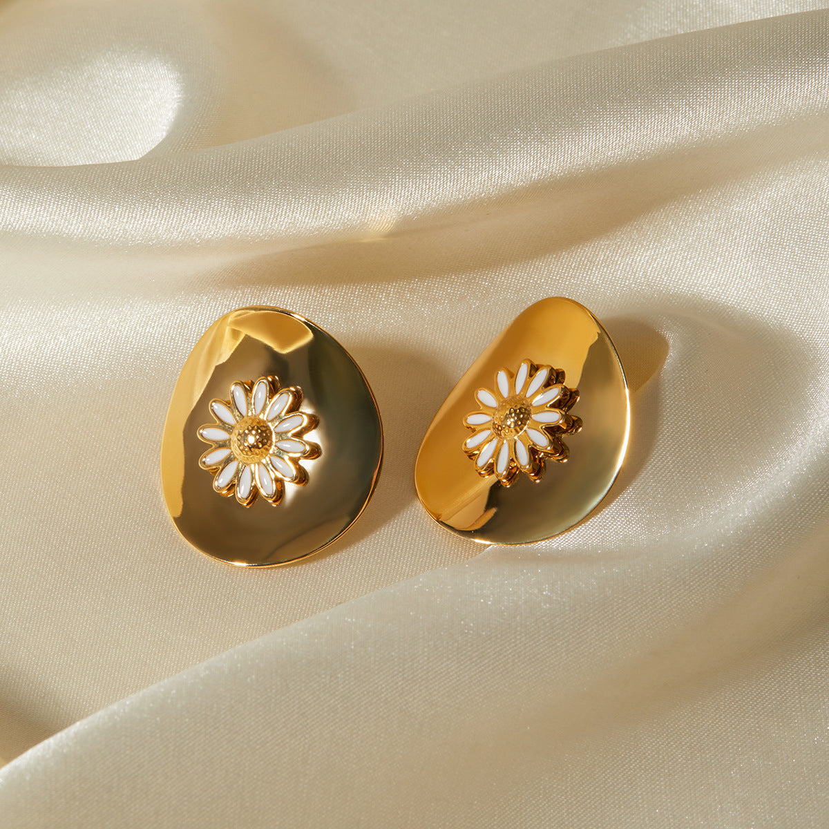 Glamorous white daisy gold-tone floral statement earrings (2.78cm) by Arza Accessories - perfect evening and party jewelry 5