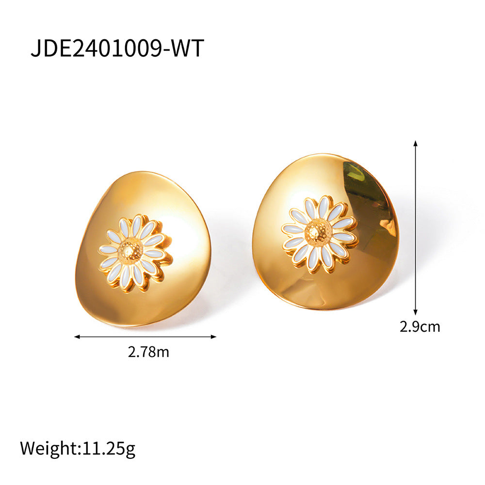 Glamorous white daisy gold-tone floral statement earrings (2.78cm) by Arza Accessories - perfect evening and party jewelry 557